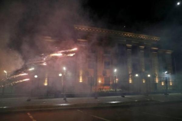 В Киеве полиция расследует ночное происшествие у российского посольства В Киеве полиция расследует ночное происшествие у российского посольства