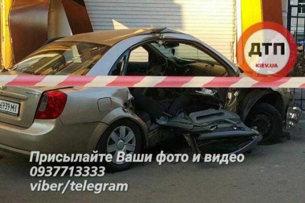 В сеть попала запись последствий резонансного ДТП в Киеве с участием патрульного авто "Toyota Prius" 