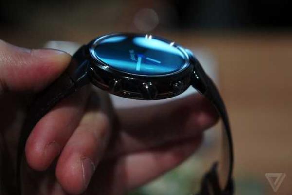 Компания "Asus" представила новинку - "умные" наручные часы "ZenWatch"