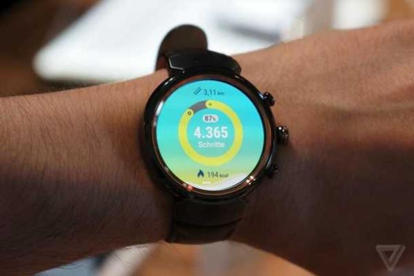 Компания "Asus" представила новинку - "умные" наручные часы "ZenWatch"