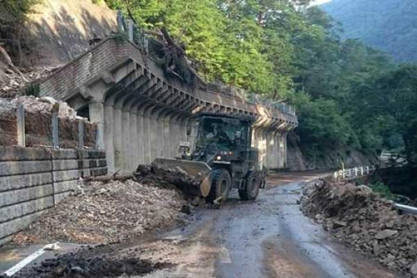 В Японии выросло число жертв тайфуна "Лайонрок" В Японии выросло число жертв тайфуна "Лайонрок"