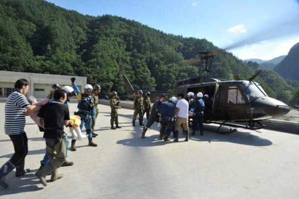 В Японии выросло число жертв тайфуна "Лайонрок" В Японии выросло число жертв тайфуна "Лайонрок"