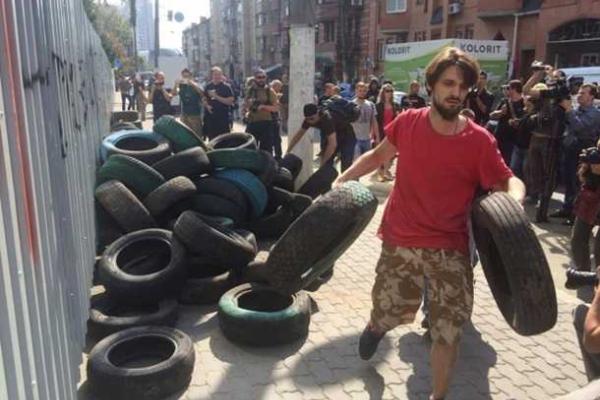 Блокада "Интера": активисты готовятся ставить палатки и строить баррикады