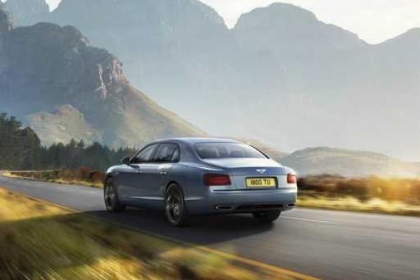 Компания "Bentley" показала самый быстрый седан Компания "Bentley" показала самый быстрый седан