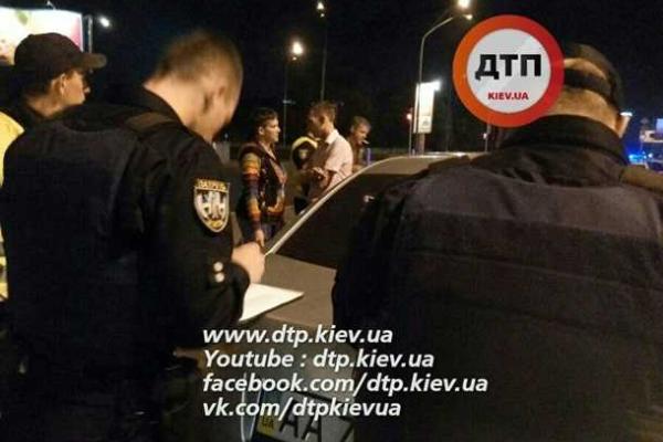 В Киеве пьяный лихач влетел в автомобиль Надежды Савченко В Киеве пьяный лихач влетел в автомобиль Надежды Савченко