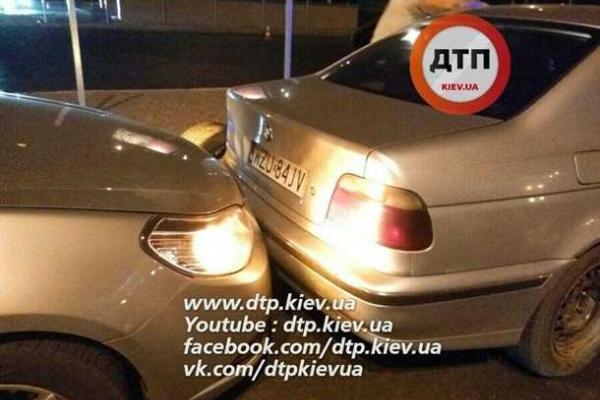 В Киеве пьяный лихач влетел в автомобиль Надежды Савченко В Киеве пьяный лихач влетел в автомобиль Надежды Савченко