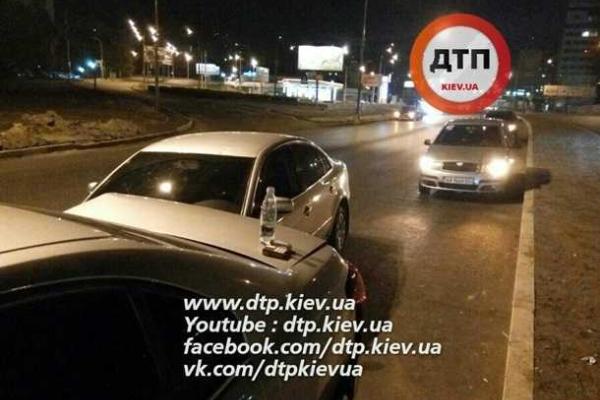 В Киеве пьяный лихач влетел в автомобиль Надежды Савченко В Киеве пьяный лихач влетел в автомобиль Надежды Савченко