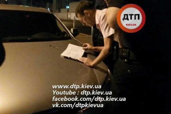 В Киеве пьяный лихач влетел в автомобиль Надежды Савченко В Киеве пьяный лихач влетел в автомобиль Надежды Савченко