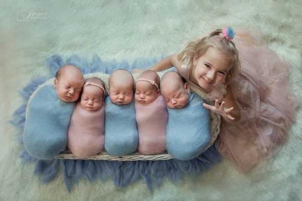Трогательная фотосессия младенцев-пятерняшек из Одессы