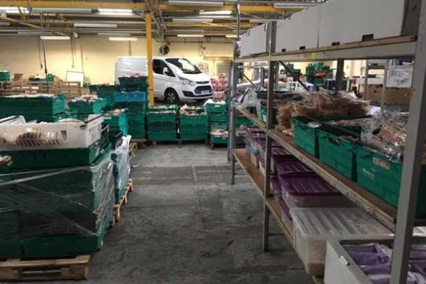 Британские активисты открыли первый супермаркет для бедных с продуктами с помоек Британские активисты открыли первый супермаркет для бедных с продуктами с помоек