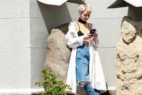 Журнал "Vogue" признал джинсы украинского модельера модным трендом этой осени Журнал "Vogue" признал джинсы украинского модельера модным трендом этой осени