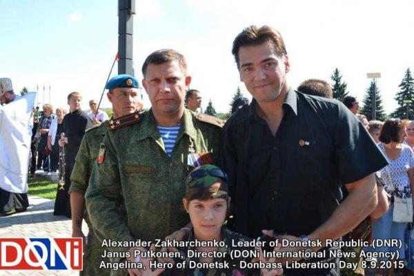 Главарь "ДНР" Захарченко подарил свой пистолет финну, который будет прославлять "ДНР" Главарь "ДНР" Захарченко подарил свой пистолет финну, который будет прославлять "ДНР"