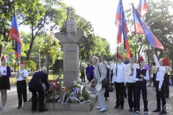 В "ДНР" на Саур-Могиле отметили День освобождения Донбасса от немецко-фашистских захватчиков