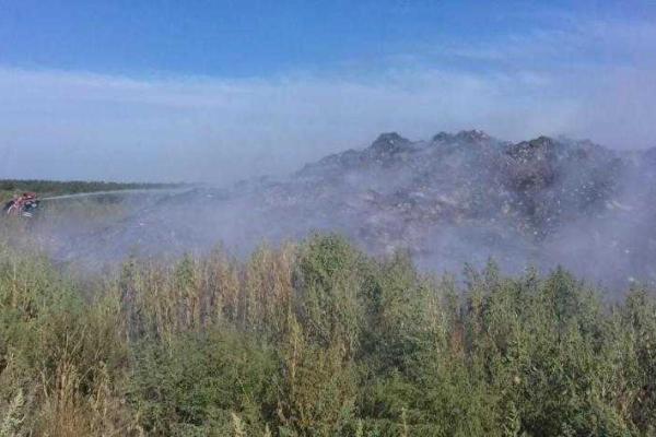 На Черкасчине произошел масштабный пожар на мусорной свалке На Черкасчине произошел масштабный пожар на мусорной свалке