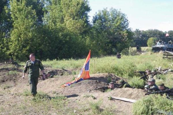 Российская певица Чичерина вновь "засветилась" в Донбассе: снимала новый клип с боевиками "ДНР" Российская певица Чичерина вновь "засветилась" в Донбассе: снимала новый клип с боевиками "ДНР"