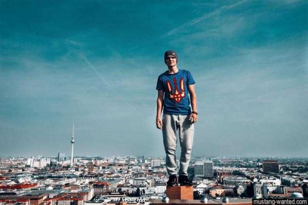 Новый смертельный трюк украинского руфера Мустанга на крыше высотки в Торонто