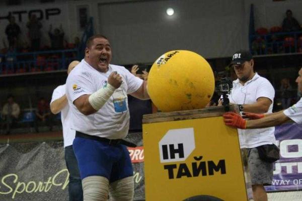 В Мариуполе выбрали самого сильного человека Украины: победу вырвал киевлянин