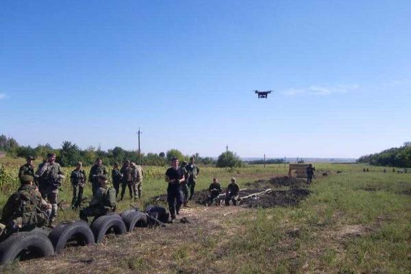 Российская певица Чичерина вновь "засветилась" в Донбассе: снимала новый клип с боевиками "ДНР" Российская певица Чичерина вновь "засветилась" в Донбассе: снимала новый клип с боевиками "ДНР"