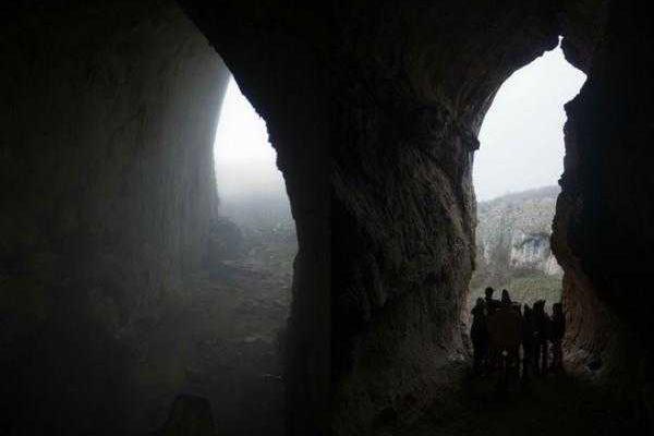 В Болгарии расположена уникальная пещера "Глаза Бога" В Болгарии расположена уникальная пещера "Глаза Бога"