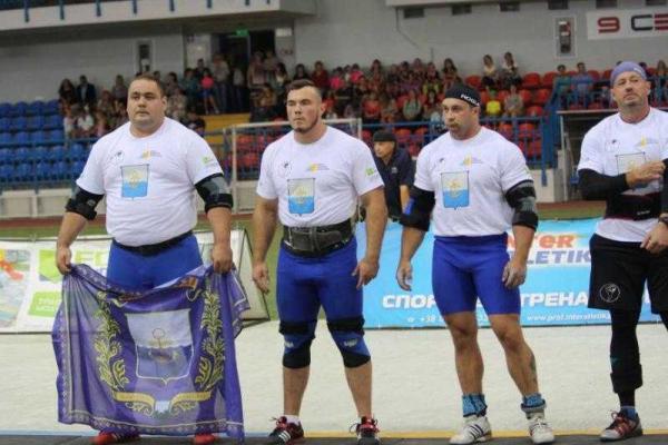 В Мариуполе выбрали самого сильного человека Украины: победу вырвал киевлянин