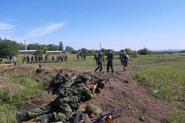 Российская певица Чичерина вновь "засветилась" в Донбассе: снимала новый клип с боевиками "ДНР" Российская певица Чичерина вновь "засветилась" в Донбассе: снимала новый клип с боевиками "ДНР"