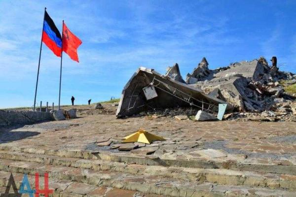 В "ДНР" на Саур-Могиле отметили День освобождения Донбасса от немецко-фашистских захватчиков