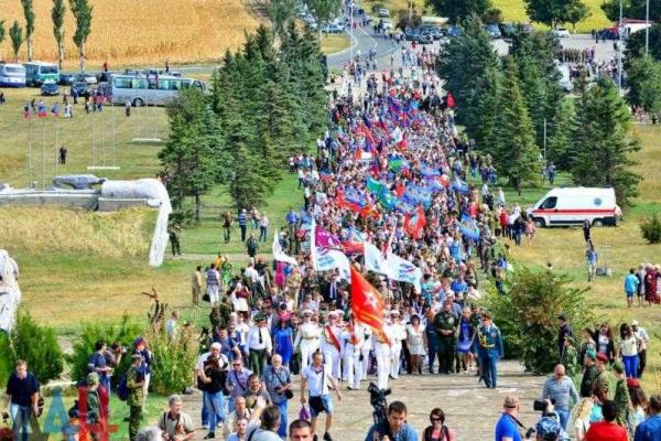 В "ДНР" на Саур-Могиле отметили День освобождения Донбасса от немецко-фашистских захватчиков