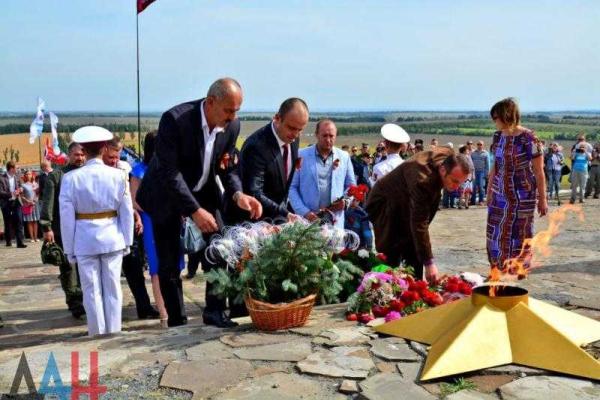 В "ДНР" на Саур-Могиле отметили День освобождения Донбасса от немецко-фашистских захватчиков