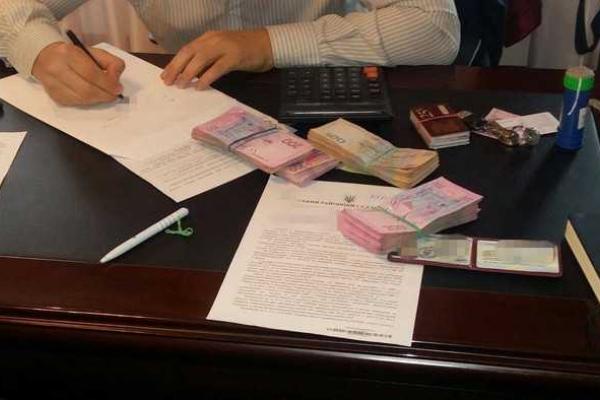На Ровенщине на взятке попался чиновник-налоговик На Ровенщине на взятке попался чиновник-налоговик