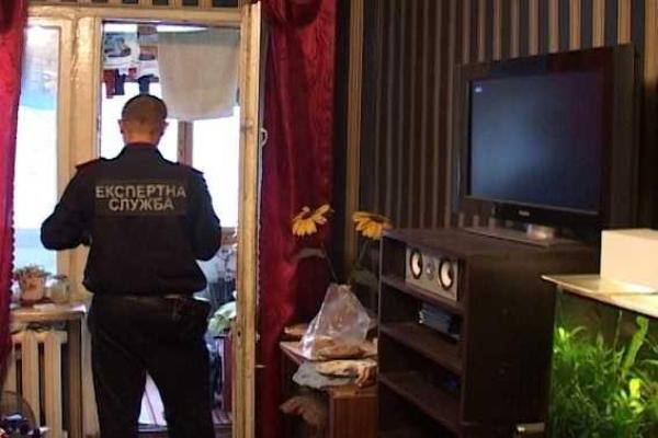 В Киеве мужчина, ограбивший квартиру, убегая попал под колеса грузовика В Киеве мужчина, ограбивший квартиру, убегая попал под колеса грузовика