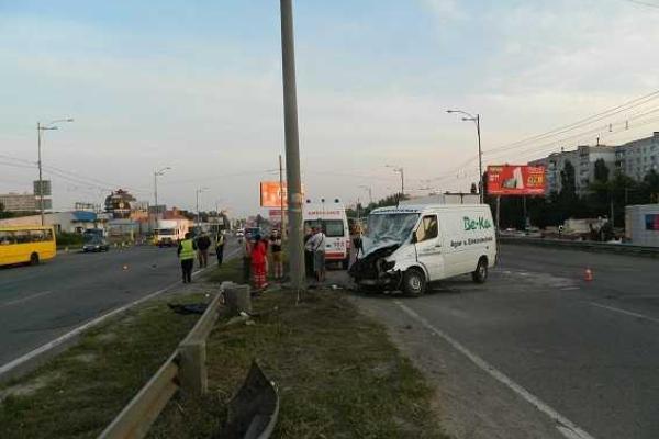 В Киеве мужчина, ограбивший квартиру, убегая попал под колеса грузовика В Киеве мужчина, ограбивший квартиру, убегая попал под колеса грузовика