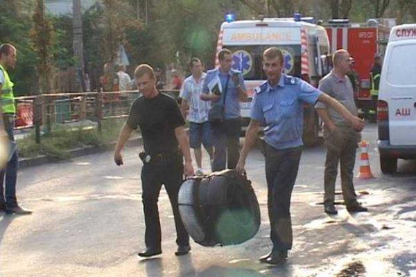 Киевская полиция расследует два уголовных производства по фактам событий под офисом студии "Интер" Киевская полиция расследует два уголовных производства по фактам событий под офисом студии "Интер"