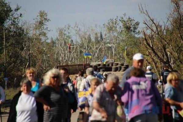 В Станице Луганской вблизи КПП прогремел взрыв: люди не пострадали В Станице Луганской вблизи КПП прогремел взрыв: люди не пострадали