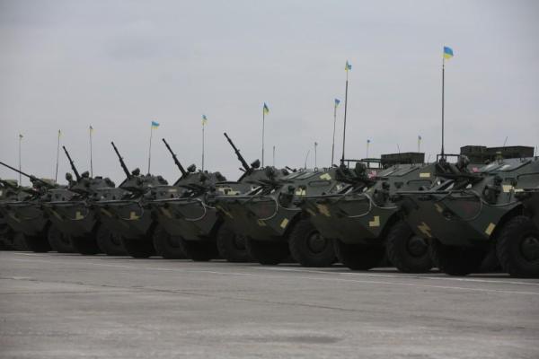 Порошенко передал в АТО очередную партию вооружения и техники Порошенко передал в АТО очередную партию вооружения и техники