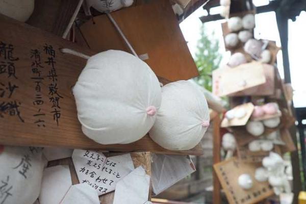 В Японии существует храм, посвященный материнству и женской груди В Японии существует храм, посвященный материнству и женской груди