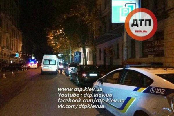 Жуткая смерть: в Киеве напротив гостиницы "Radisson", прямо на посту, заживо сгорел охранник. Фото 18+ Жуткая смерть: в Киеве напротив гостиницы "Radisson", прямо на посту, заживо сгорел охранник. Фото 18+