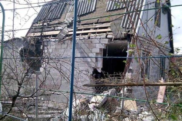 Боевики выпустили по Водяному более 700 мин и снарядов: уничтожена целая улица, ранена женщина Боевики выпустили по Водяному более 700 мин и снарядов: уничтожена целая улица, ранена женщина