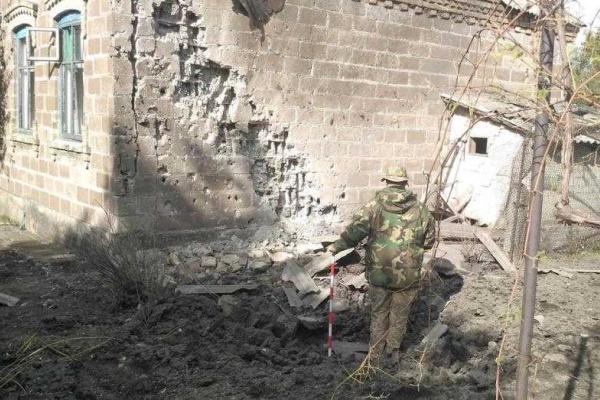 Боевики ведут целенаправленные обстрелы Марьинки: пострадали многоэтажки и административные объекты Боевики ведут целенаправленные обстрелы Марьинки: пострадали многоэтажки и административные объекты
