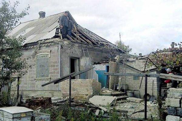 Боевики ведут целенаправленные обстрелы Марьинки: пострадали многоэтажки и административные объекты Боевики ведут целенаправленные обстрелы Марьинки: пострадали многоэтажки и административные объекты