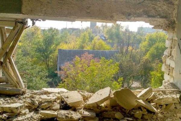 Боевики ведут целенаправленные обстрелы Марьинки: пострадали многоэтажки и административные объекты Боевики ведут целенаправленные обстрелы Марьинки: пострадали многоэтажки и административные объекты