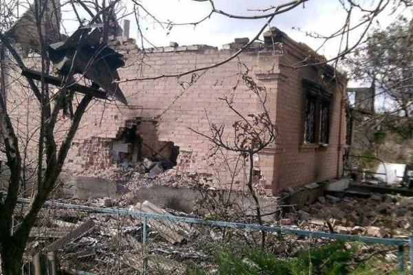 Боевики выпустили по Водяному более 700 мин и снарядов: уничтожена целая улица, ранена женщина Боевики выпустили по Водяному более 700 мин и снарядов: уничтожена целая улица, ранена женщина