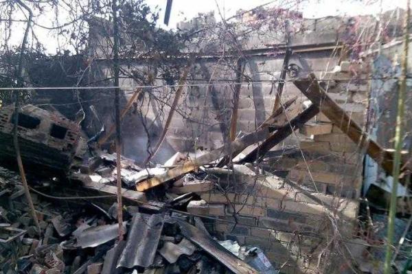 Боевики выпустили по Водяному более 700 мин и снарядов: уничтожена целая улица, ранена женщина Боевики выпустили по Водяному более 700 мин и снарядов: уничтожена целая улица, ранена женщина