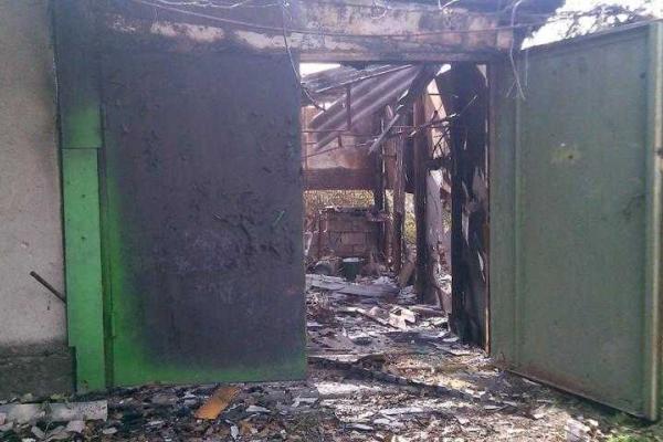 Боевики выпустили по Водяному более 700 мин и снарядов: уничтожена целая улица, ранена женщина Боевики выпустили по Водяному более 700 мин и снарядов: уничтожена целая улица, ранена женщина