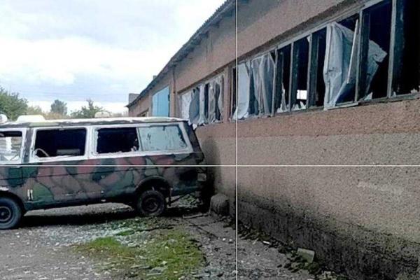 Боевики ведут целенаправленные обстрелы Марьинки: пострадали многоэтажки и административные объекты Боевики ведут целенаправленные обстрелы Марьинки: пострадали многоэтажки и административные объекты