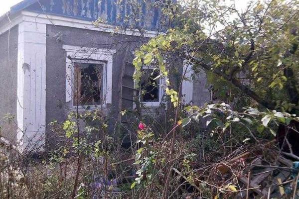 Боевики выпустили по Водяному более 700 мин и снарядов: уничтожена целая улица, ранена женщина Боевики выпустили по Водяному более 700 мин и снарядов: уничтожена целая улица, ранена женщина
