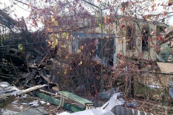 Боевики выпустили по Водяному более 700 мин и снарядов: уничтожена целая улица, ранена женщина Боевики выпустили по Водяному более 700 мин и снарядов: уничтожена целая улица, ранена женщина