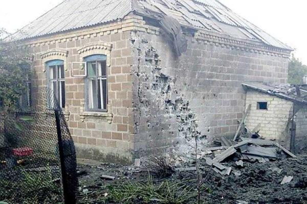 Боевики ведут целенаправленные обстрелы Марьинки: пострадали многоэтажки и административные объекты Боевики ведут целенаправленные обстрелы Марьинки: пострадали многоэтажки и административные объекты