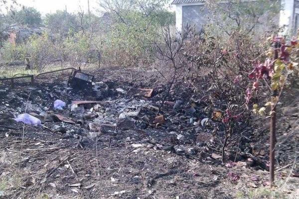 Боевики выпустили по Водяному более 700 мин и снарядов: уничтожена целая улица, ранена женщина Боевики выпустили по Водяному более 700 мин и снарядов: уничтожена целая улица, ранена женщина