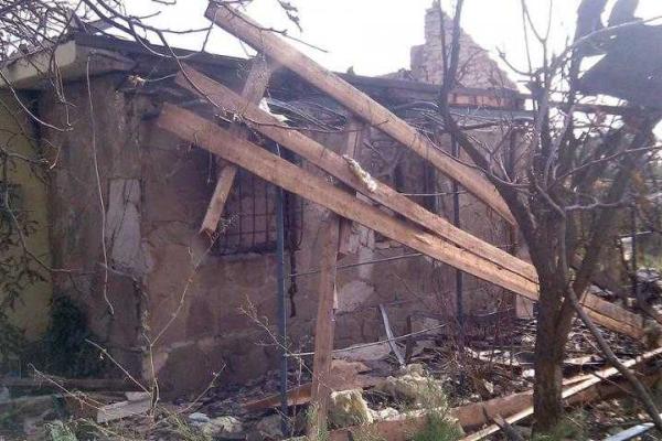 Боевики выпустили по Водяному более 700 мин и снарядов: уничтожена целая улица, ранена женщина Боевики выпустили по Водяному более 700 мин и снарядов: уничтожена целая улица, ранена женщина