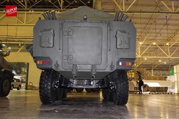 В Украине представили новый отечественный броневик с гаубицей